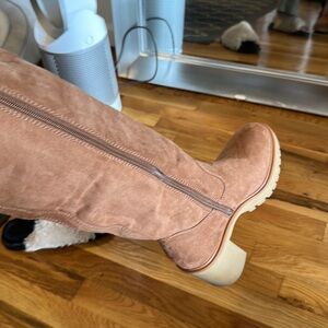 Target woman’s boots size 8